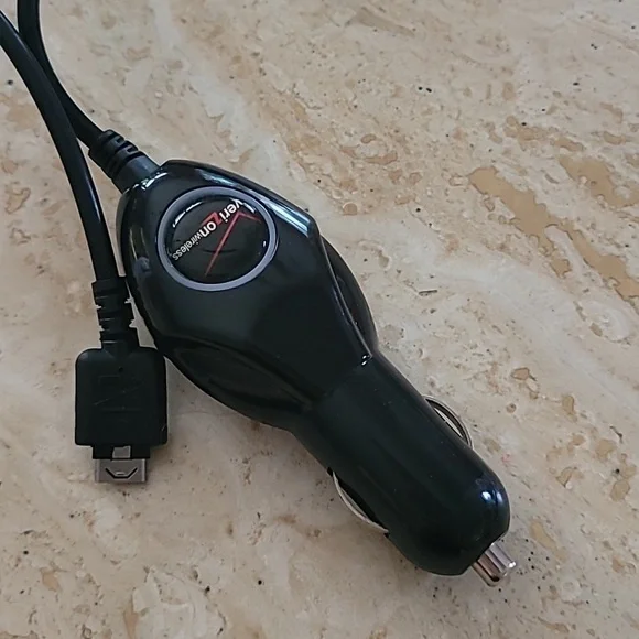 Verizon Car Charger - Picture 1 of 12